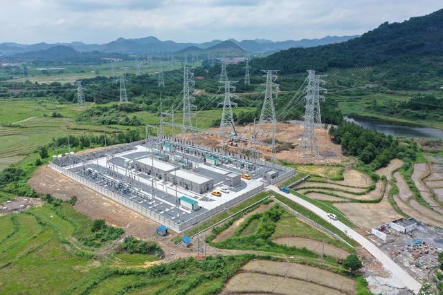 2015年9月6日---山东滨州电厂三期220KV升压站--220KV主变中性点装置8套发货